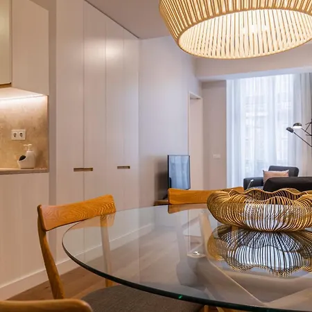 Upscale & Modern 2bdr Lägenhet *