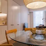 Upscale & Modern 2bdr Apartament *
