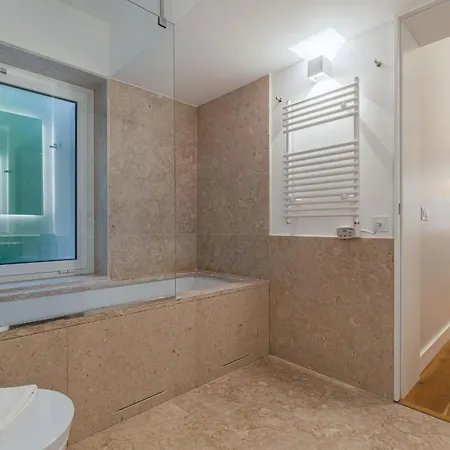 Upscale & Modern 2bdr By Lovelystay Lisboa