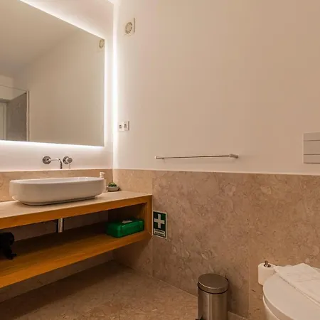 Upscale & Modern 2bdr *