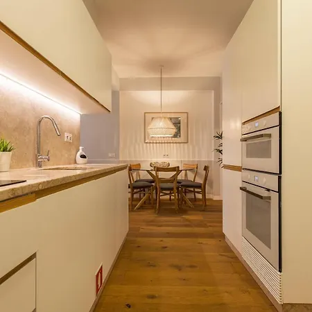 Upscale & Modern 2bdr