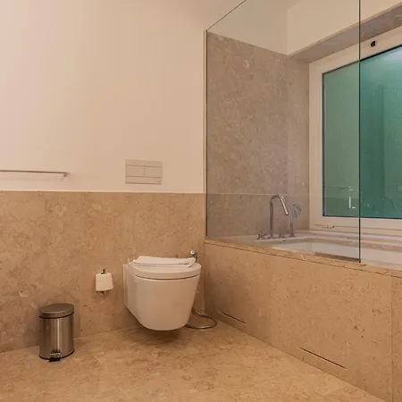 Upscale & Modern 2bdr *